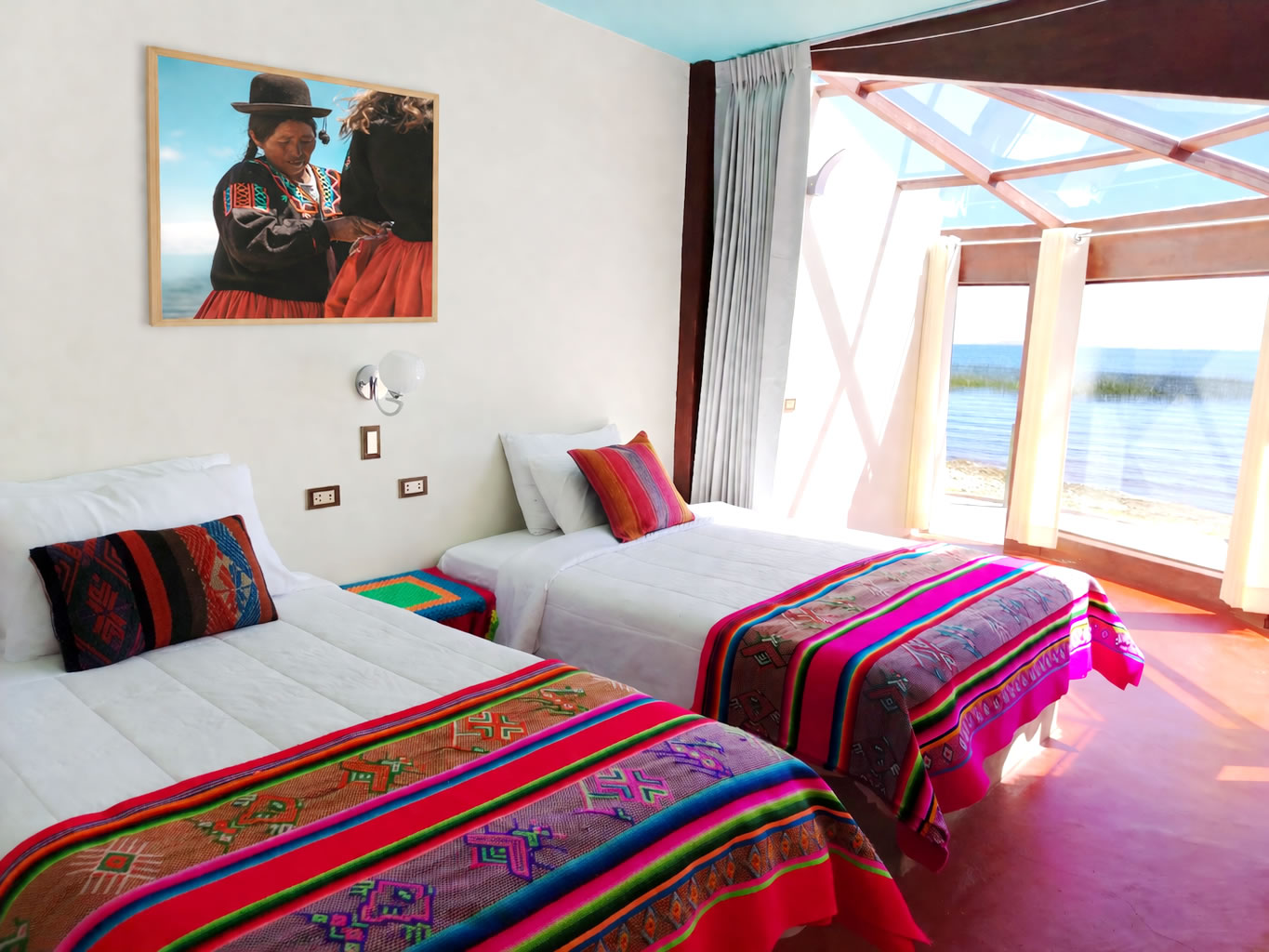 Habitación Doble con dos camas y vista al Lago Titicaca