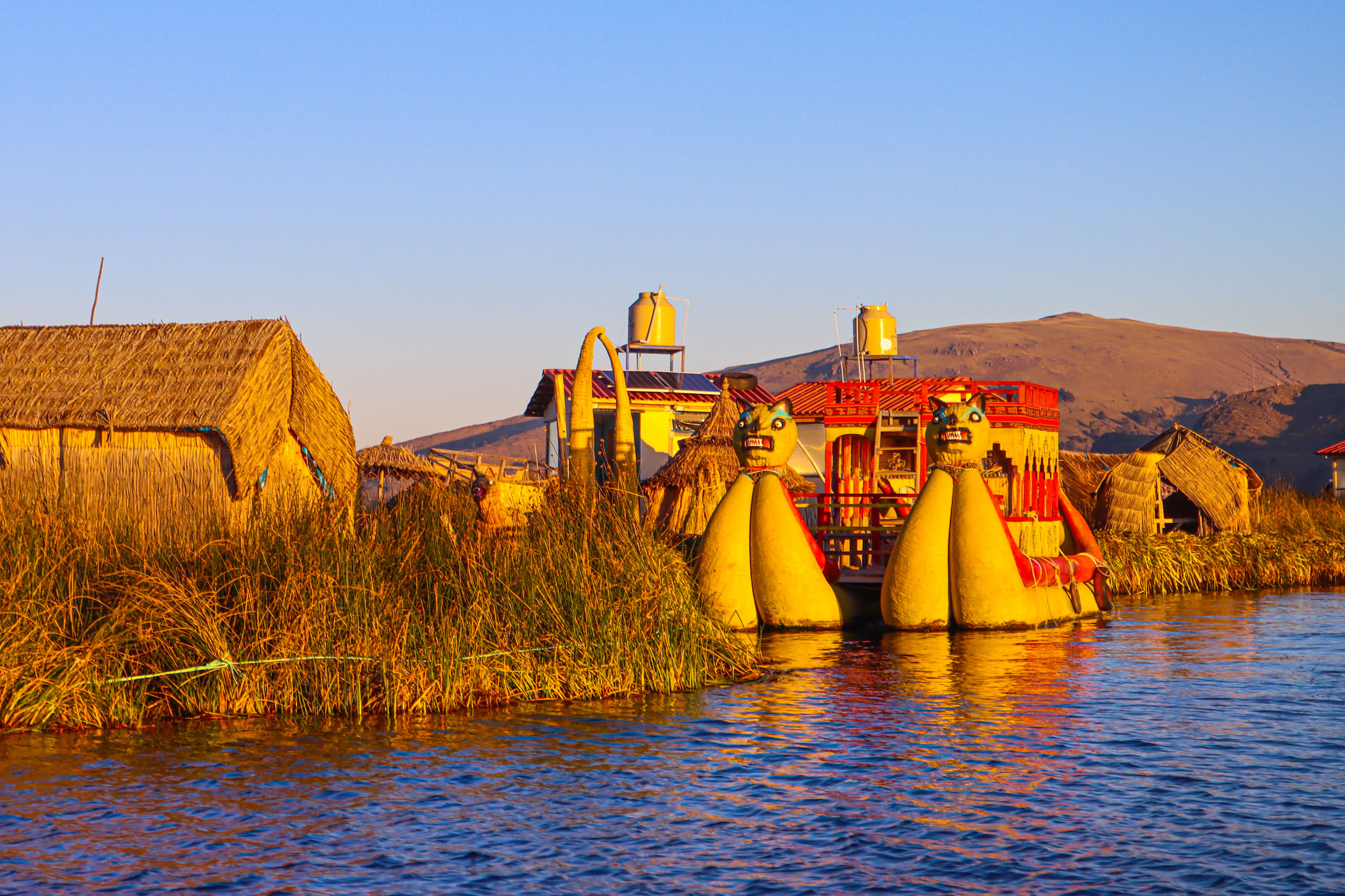 Vista panorámica del Lago Titicaca desde Luquina Chico